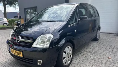 Zwart Gebruikt 2003 Opel Meriva Cosmo MPV | € 699 (Eerlijke prijs)