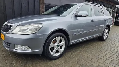 Grijs (metallic) Occasion 2013 Skoda Octavia Stationwagen | € 3.495 (Eerlijke prijs)
