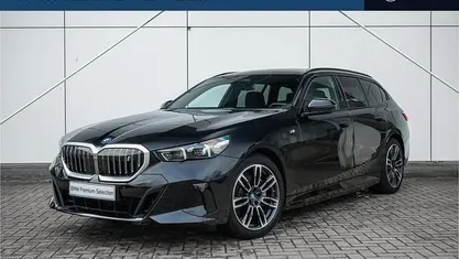 Zwart (metallic) Gebruikt 2024 BMW i5 M Sport Stationwagen | € 58.950 (Eerlijke prijs)