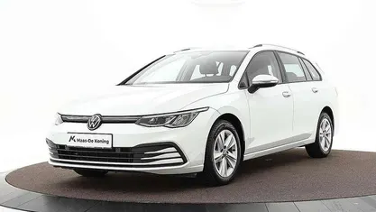 Wit Occasion 2023 VW Golf VIII Life Stationwagen | € 22.440 (Goede deal)