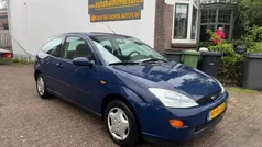 Blauw Gebruikt 2001 Ford Focus Trend Hatchback | € 899 (Eerlijke prijs)