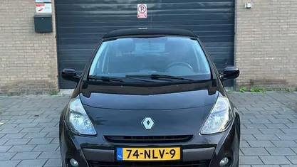 Zwart Gebruikt 2010 Renault Clio II Collection Hatchback | € 2.950 (Eerlijke prijs)