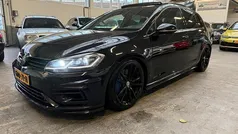 Zwart (metallic) Gebruikt 2017 VW Golf VII R Hatchback | € 22.950 (Eerlijke prijs)