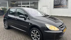 Zwart Gebruikt 2005 Peugeot 307 Premium Hatchback | € 1.750 (Eerlijke prijs)