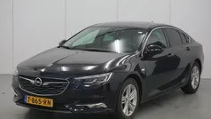 Blauw, metallic lak Gebruikt 2019 Opel Insignia Innovation Hatchback | € 15.950 (Eerlijke prijs)