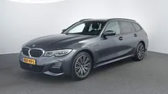 Grijs Gebruikt 2022 BMW 320 Comfort Edition Stationwagen | € 32.445 (Goede deal)