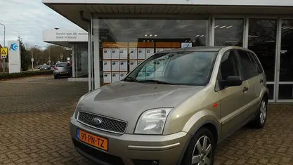 Grijs (metallic) Gebruikt 2004 Ford Fusion Futura MPV | € 1.895 (Eerlijke prijs)