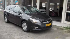 Zwart Gebruikt 2015 Opel Astra Edition Stationwagen | € 6.995 (Goede deal)