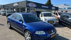Blauw Gebruikt 2003 VW Passat Sportline Sedan | € 1.899 (Eerlijke prijs)