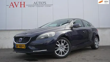 Hatchback Gebruikt 2015 Volvo V40 Business Edition Stationwagen | € 8.750 (Eerlijke prijs)