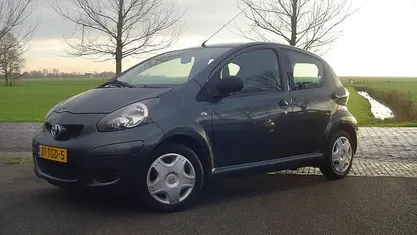 Occasion Toyota Aygo 68 PK (50 kW) 2012 Grijs Hatchback