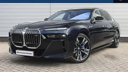 Zwart Gebruikt 2023 BMW M760e Executive Sedan | € 96.950 (Goede deal)