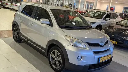 Grijs (metallic) Occasion 2010 Toyota Urban Cruiser Hatchback | € 4.444 (Goede deal)