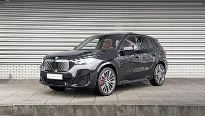 Zwart Occasion 2025 BMW iX1 Comfort Edition SUV | € 53.900 (Eerlijke prijs)