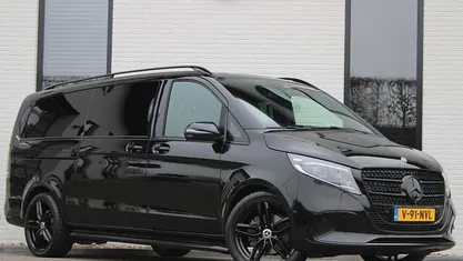 Zwart (metallic) Occasion 2024 Mercedes V300 Edition MPV | € 78.950 (Goede deal)