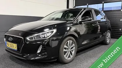 Zwart (metallic) Occasion 2018 Hyundai i30 Premium Hatchback | € 11.849 (Eerlijke prijs)