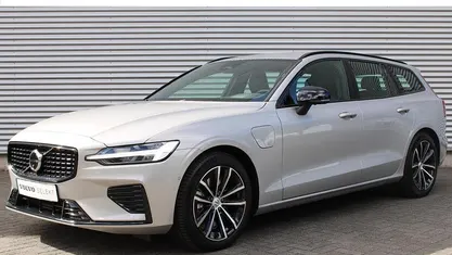 Grijs Occasion 2025 Volvo V60 Plus Stationwagen | € 48.950 (Eerlijke prijs)