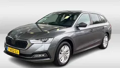Grijs Gebruikt 2023 Skoda Octavia Business Line Stationwagen | € 24.950 (Eerlijke prijs)