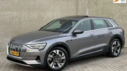 Grijs Occasion 2019 Audi e-tron S-Line SUV | € 25.440 (Goede deal)