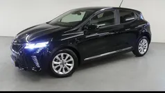 Zwart Gebruikt 2024 Renault Clio V Evolution Hatchback | € 18.495 (Eerlijke prijs)