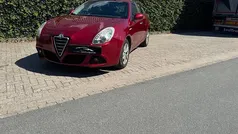 Rood Gebruikt 2012 Alfa Romeo Giulietta Distinctive Hatchback | € 3.999 (Goede deal)