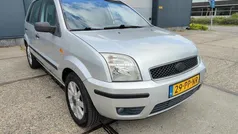 Grijs Gebruikt 2004 Ford Fusion Ghia MPV | € 1.850 (Eerlijke prijs)