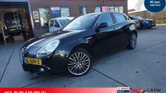 Zwart Occasion 2015 Alfa Romeo Giulietta Exclusive Hatchback | € 15.950 (Eerlijke prijs)