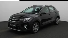 Zwart, metallic lak Gebruikt 2024 Kia Stonic SUV | € 26.400 (Eerlijke prijs)