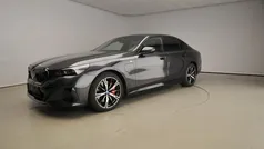 Grijs, metallic lak Gebruikt 2024 BMW 550e M Sport Sedan | € 79.900 (Super prijs)