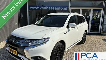 Wit Occasion 2020 Mitsubishi Outlander P-HEV Intense+ SUV | € 25.495 (Eerlijke prijs)