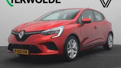 Rood Gebruikt 2022 Renault Clio V Zen Hatchback | € 15.340 (Eerlijke prijs)