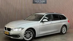 Grijs Gebruikt 2017 BMW 320 Executive Stationwagen | € 17.900 (Goede deal)