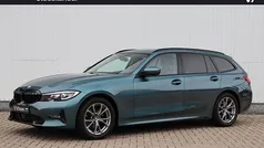 Blauw Gebruikt 2020 BMW 320 Executive Stationwagen | € 28.880 (Eerlijke prijs)