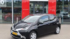 Zwart Gebruikt 2017 Toyota Aygo X-play Hatchback | € 8.240 (Eerlijke prijs)