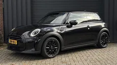 Gebruikt 2023 Mini Cooper Classic Hatchback | € 24.950 (Eerlijke prijs)