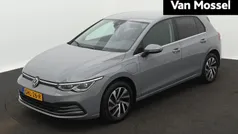 Grijs Gebruikt 2023 VW Golf VIII Pro Hatchback | € 32.900 (Eerlijke prijs)