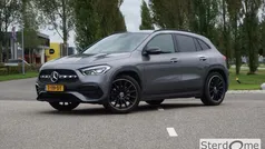 Grijsselenietgrijs Gebruikt 2023 Mercedes GLA180 AMG line SUV | € 46.950 (Iets duurder)