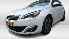 Wit (parellak) Gebruikt 2016 Peugeot 308 Allure Hatchback | € 9.500 (Eerlijke prijs)