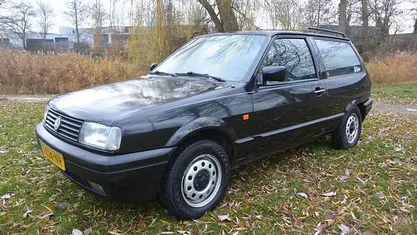 Zwart Gebruikt 1994 VW Polo Hatchback | € 799