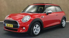 Rood Gebruikt 2017 Mini ONE Business Hatchback | € 12.645 (Eerlijke prijs)