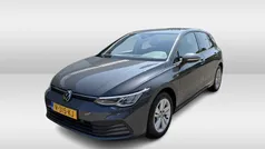 Grijs Gebruikt 2022 VW Golf VIII Life Hatchback | € 22.450 (Eerlijke prijs)
