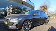 Grijs Gebruikt 2023 Ford Focus ST-Line Stationwagen | € 23.500 (Eerlijke prijs)