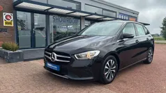 Zwart Gebruikt 2020 Mercedes B180 Business MPV | € 23.250 (Goede deal)