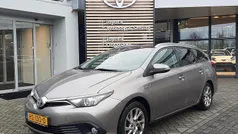 Bruin Gebruikt 2015 Toyota Auris Hybrid Hatchback | € 11.700 (Eerlijke prijs)