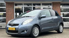 Blauw, metallic lak Gebruikt 2010 Toyota Yaris Hatchback | € 3.450 (Eerlijke prijs)