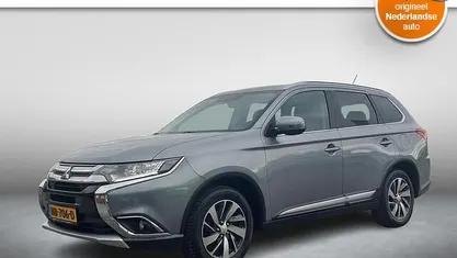 Grijs Gebruikt 2015 Mitsubishi Outlander Edition SUV | € 15.450 (Eerlijke prijs)