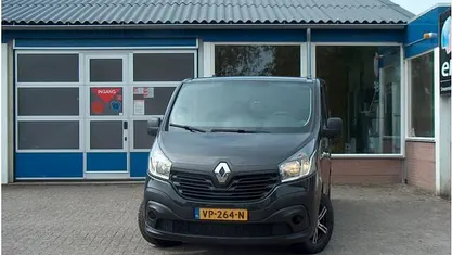 Zwart Gebruikt 2015 Renault Trafic MPV | € 7.500 (Eerlijke prijs)