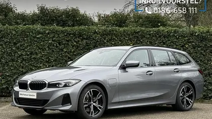 Grijs (metallic) Gebruikt 2023 BMW 320e Stationwagen | € 36.895 (Goede deal)