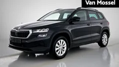 Zwart Gebruikt 2022 Skoda Karoq Ambition SUV | € 26.444 (Eerlijke prijs)