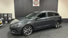 Grijs, metallic lak Gebruikt 2021 Hyundai i30 Comfort Stationwagen | € 18.945 (Goede deal)